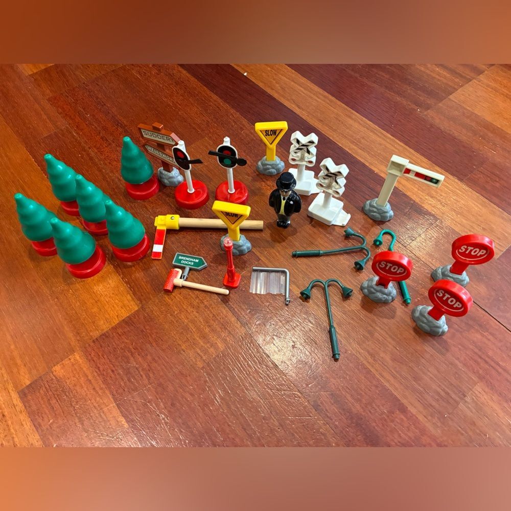 Thomas the Tran Traffic Railroad Stop Light Tree Sir Topham Hatt Lot